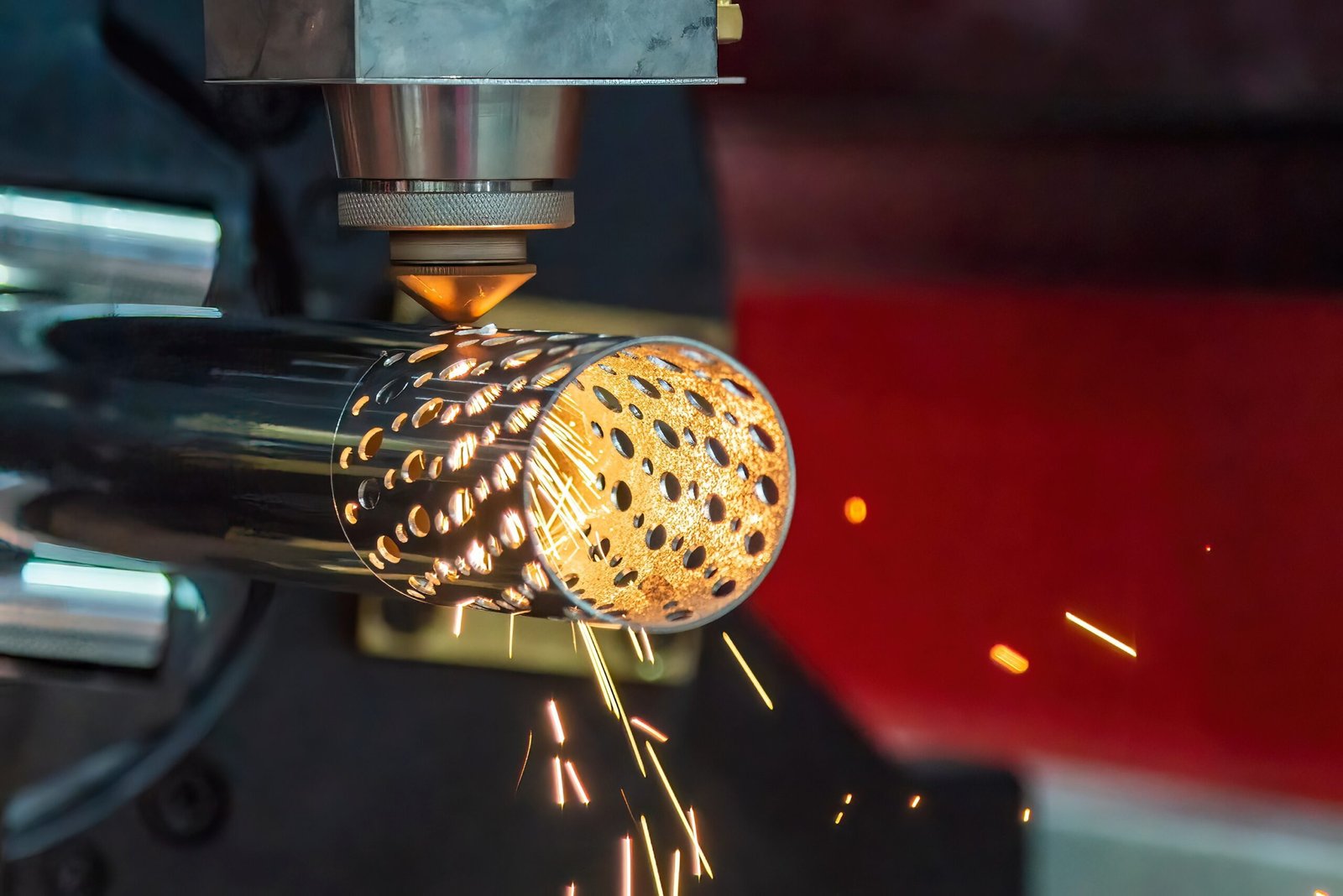 The,Fiber,Laser,Cutting,Machine,Cutting,Machine,Cut,The,Stainless
